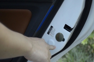 讓出行更安全  萬(wàn)順叫車開(kāi)啟車門(mén)“改裝大戰(zhàn)”