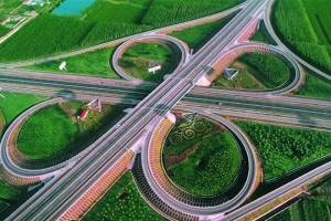 高速公路上如何安全行駛？看完這些指南讓你心不慌